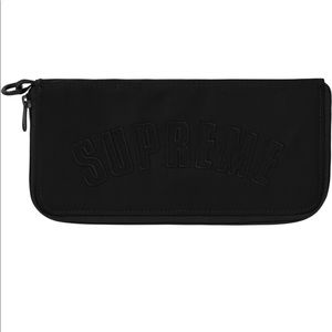 Supreme x TNF organizer